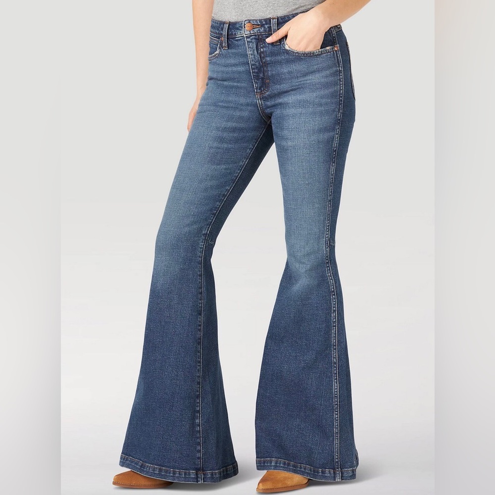 Wrangler Retro Premium Jean High Rise Trumpet Flare in Paige - Picture 3 of 7